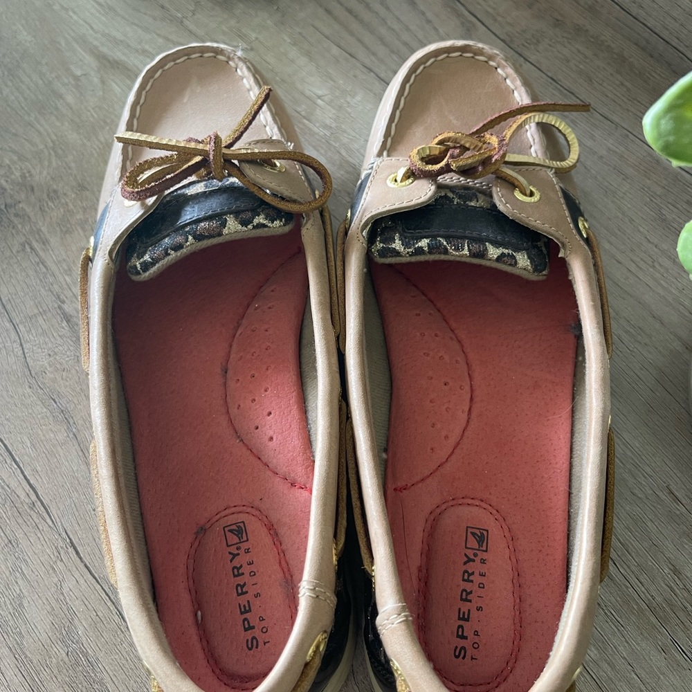 Never been worn cheetah sperrys!